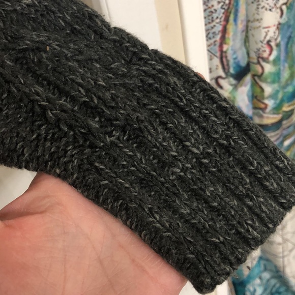 Women’s sweater jacket. Runs small - Picture 6 of 8